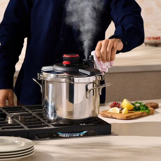 Lagostina Pratica Stainless Steel Pressure Cooker - 6 L (6.3 Qt)