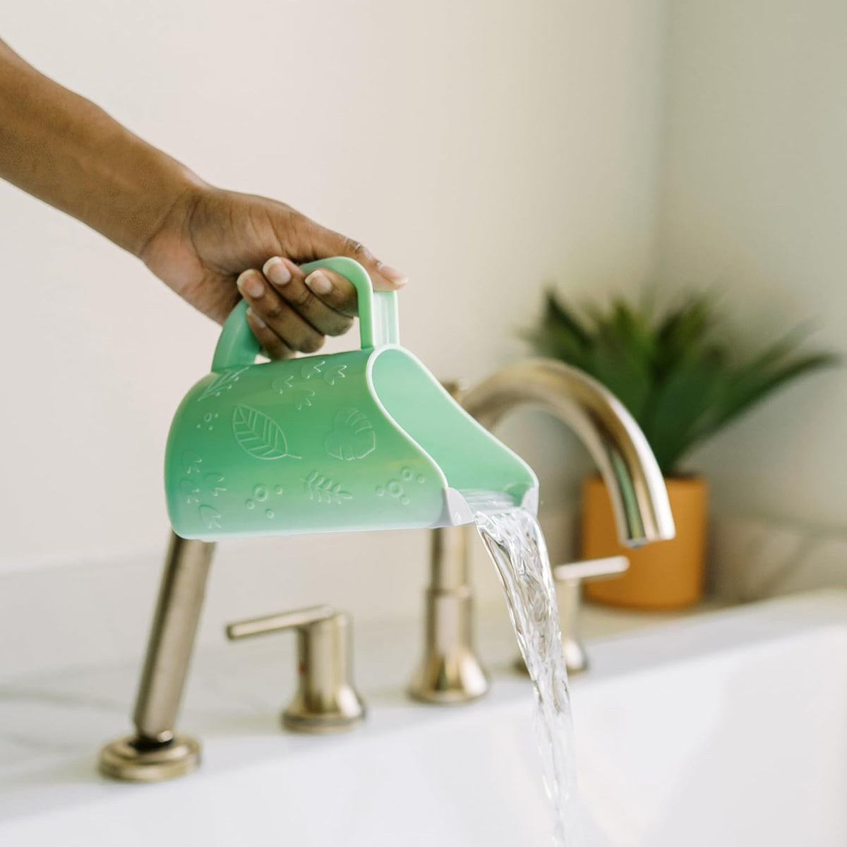 Dr. Brown's CleanUp Dino-Pour Bath Rinse Cup, 0m+, BPA Free, Certified Plastic Neutral - PuriLite