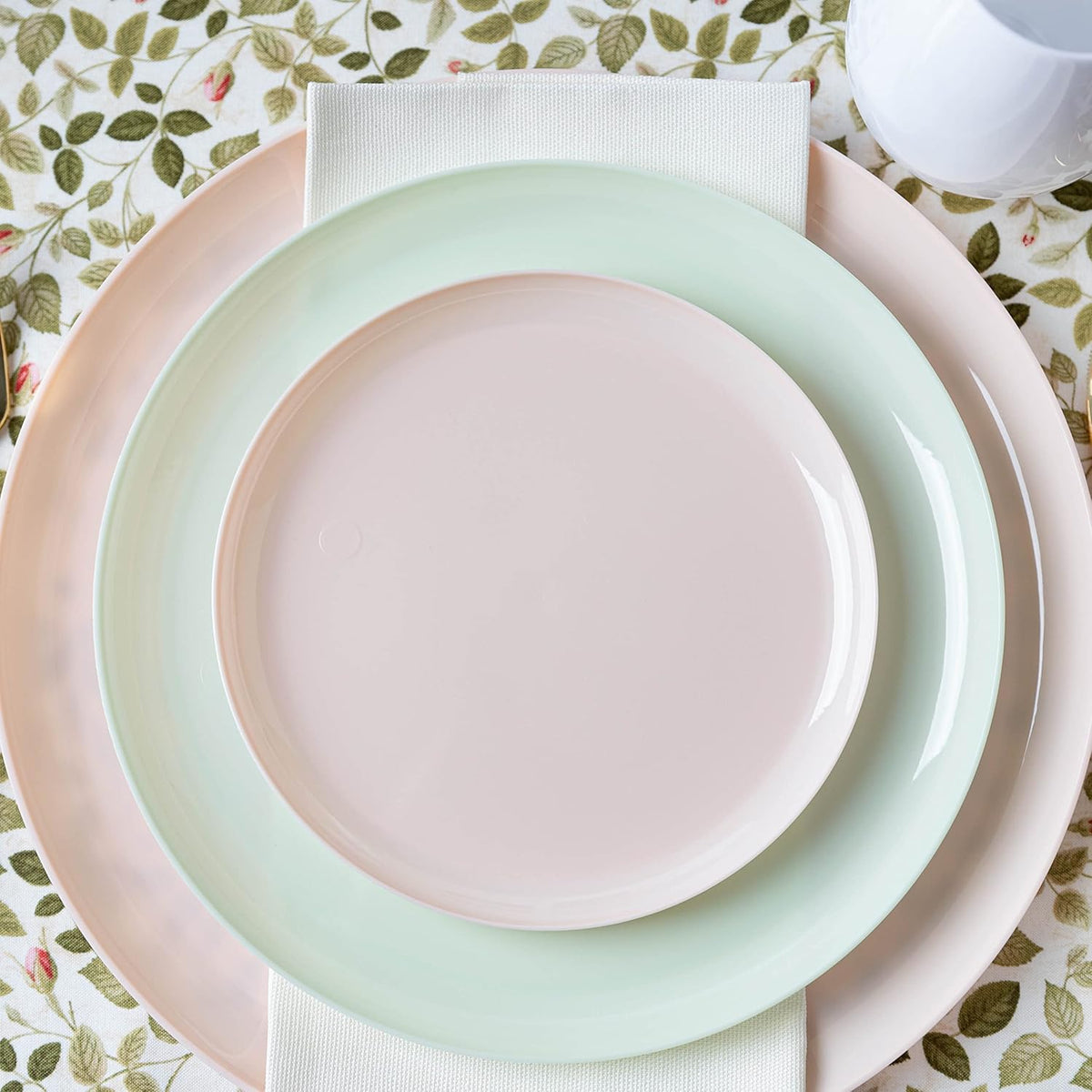 PLASTICPRO [30 Pack 10.7'' Christmass Green Plastic Party Plates Edge Collection Premium heavyweight Elegant Disposable Tableware Dishes - PuriLite