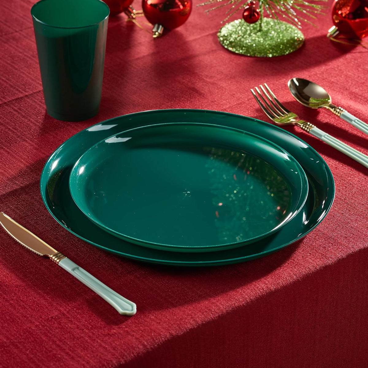 PLASTICPRO [30 Pack 10.7'' Christmass Green Plastic Party Plates Edge Collection Premium heavyweight Elegant Disposable Tableware Dishes - PuriLite