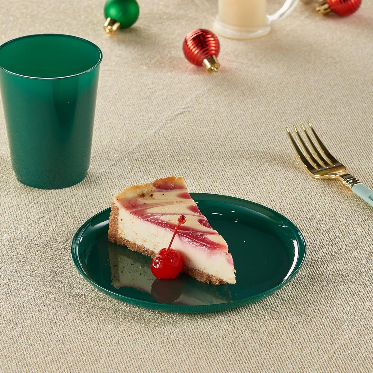 PLASTICPRO [30 Pack 10.7'' Christmass Green Plastic Party Plates Edge Collection Premium heavyweight Elegant Disposable Tableware Dishes - PuriLite