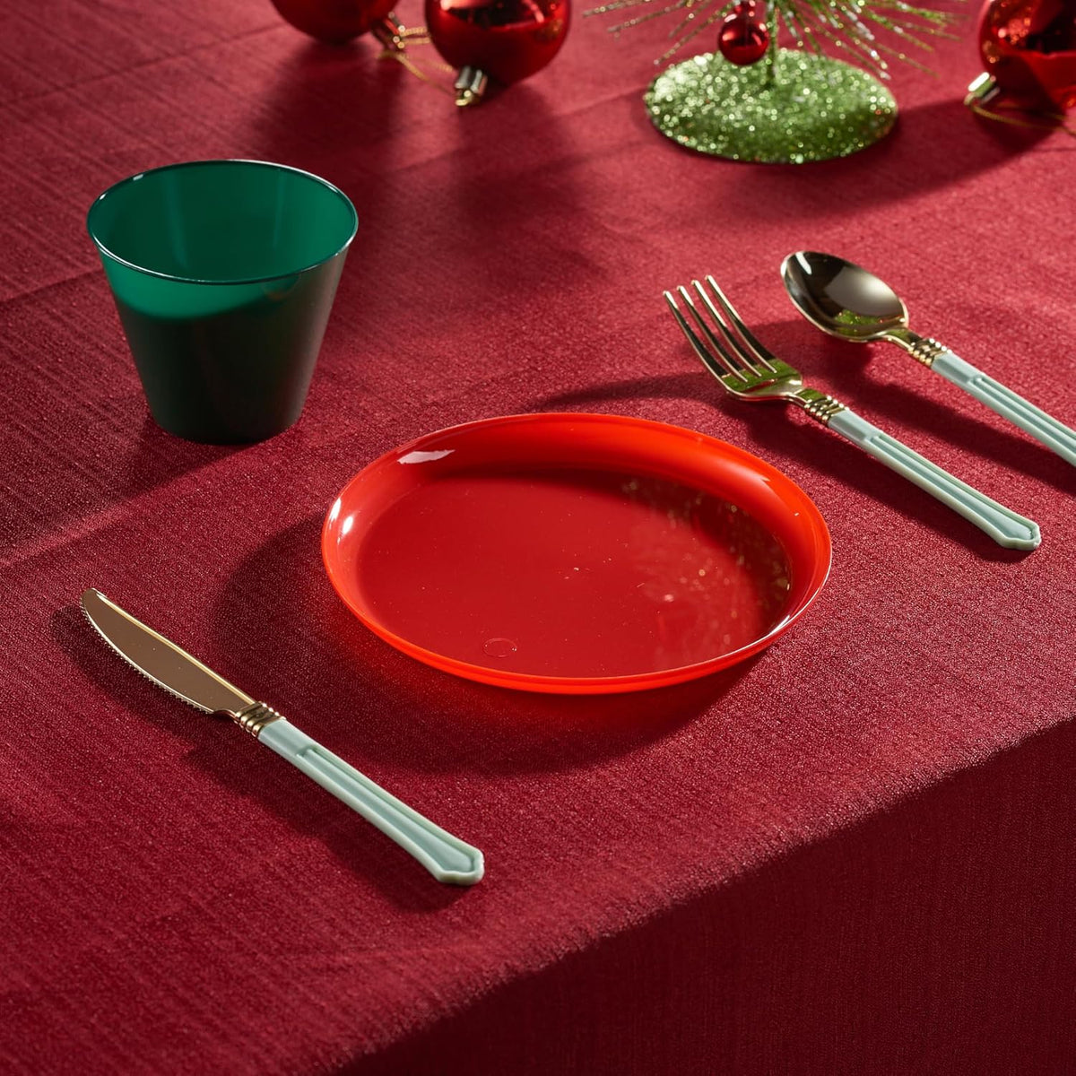 PLASTICPRO [30 Pack 10.7'' Christmass Green Plastic Party Plates Edge Collection Premium heavyweight Elegant Disposable Tableware Dishes - PuriLite