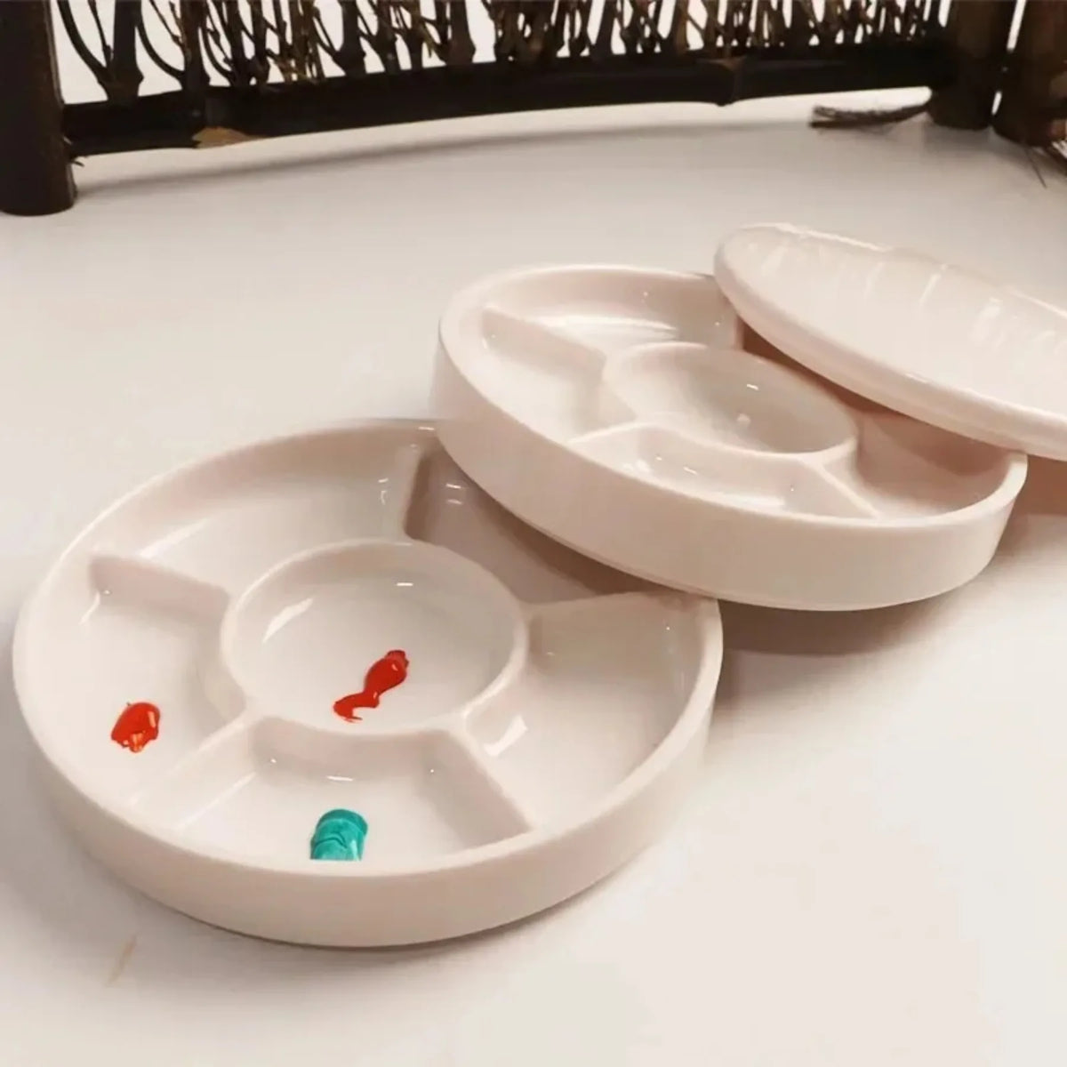 Purilite Select Imitation Porcelain Round Paint Palette with Lid - PuriLite