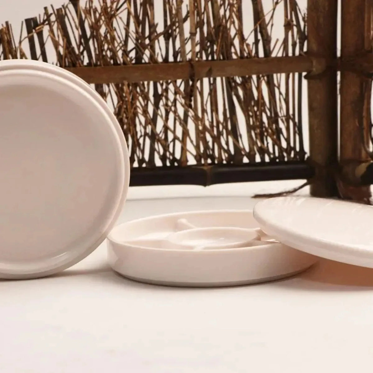 Purilite Select Imitation Porcelain Round Paint Palette with Lid - PuriLite